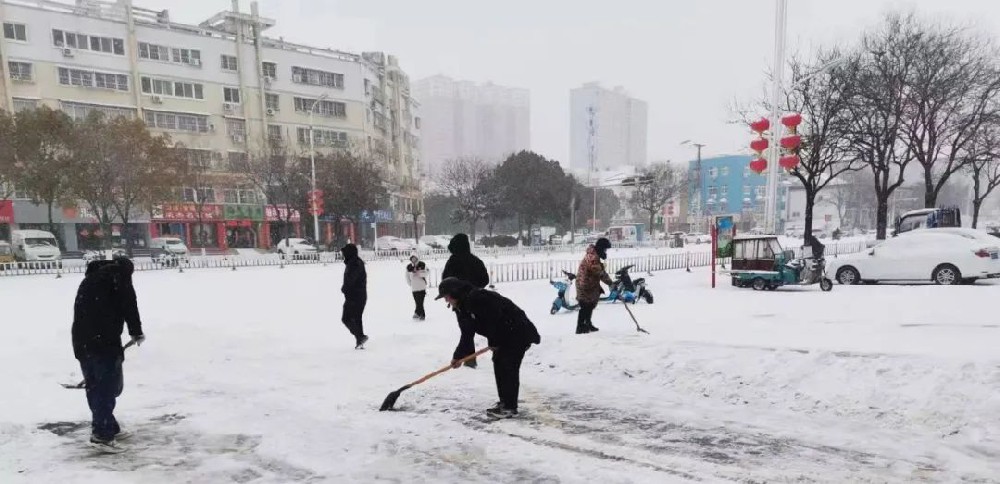 南阳公交集团营运六公司积极应对雨雪冰冻天气 全力做好服务保障工作